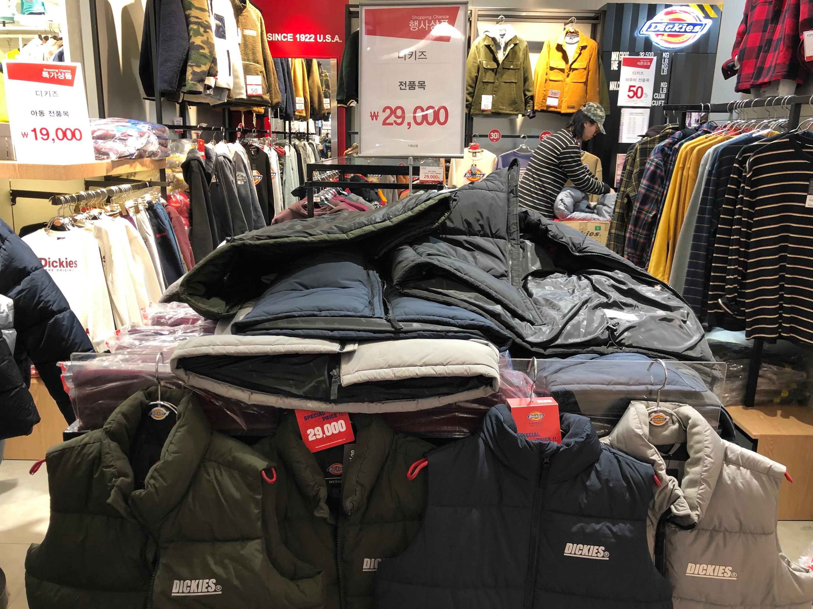 ลดราคาเหลือครึ่งเดียว! Mario Outlet ในโซล ราคาประหนึ่งอันเดอร์กราวน์ช้อปปิ้ง บอกได้คำเดียวว่าคุ้ม!